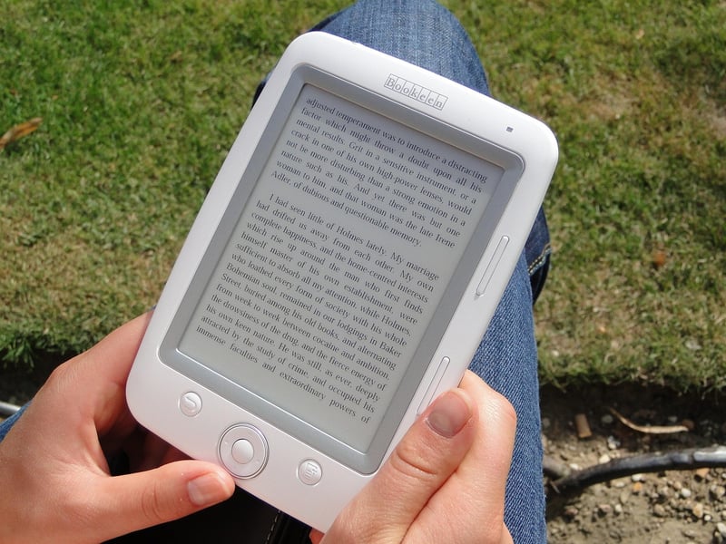 Energy-efficient E-reader